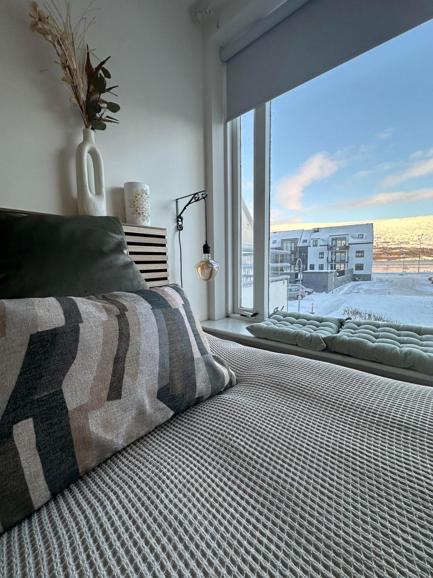 Charming Deluxe Apartment Акурейри Экстерьер фото